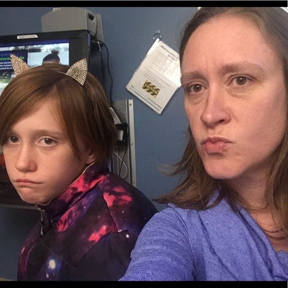 Meet your Poshers, Laurel & Ramona! - Picture 4 of 5